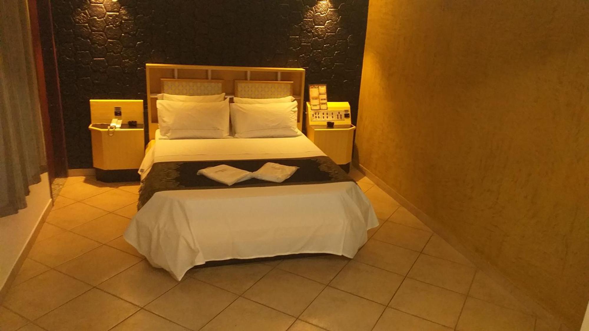 Millenium Hotel (Adults Only) กัวรูยุส ภายนอก รูปภาพ