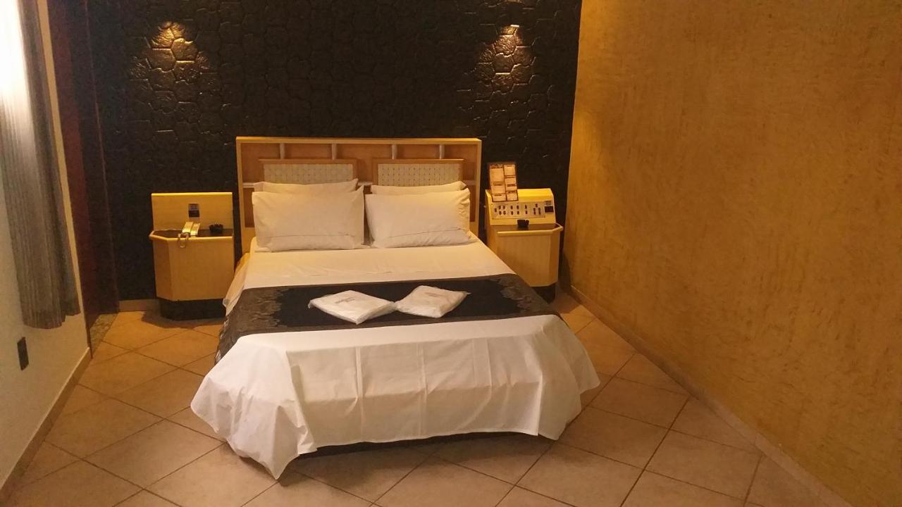 Millenium Hotel (Adults Only) กัวรูยุส ภายนอก รูปภาพ