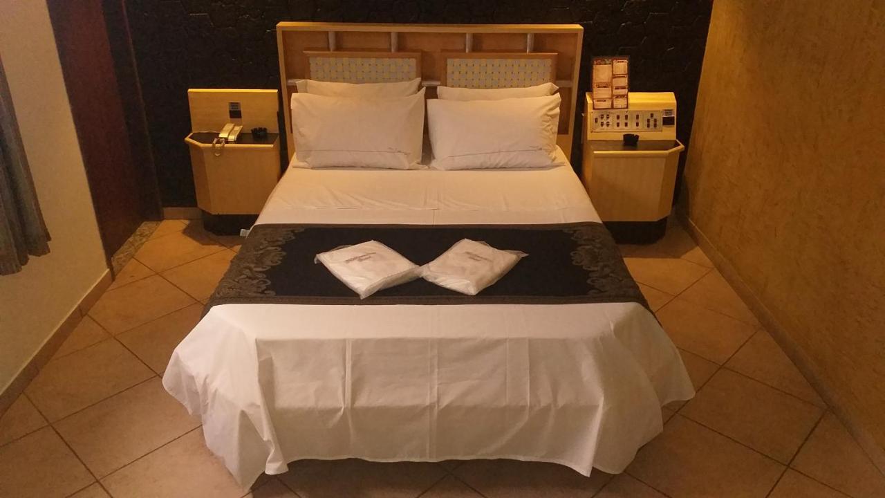 Millenium Hotel (Adults Only) กัวรูยุส ภายนอก รูปภาพ